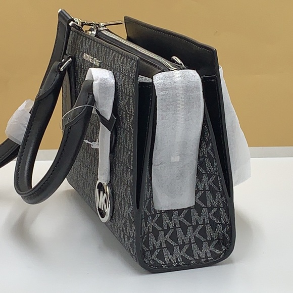 MICHAEL KORS
Sheila Small Faux Saffiano Leather Satchel
Black/Silver - Picture 3 of 16